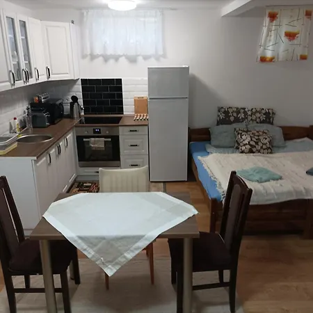 Kiskastely Garzon, Sajat Fuerdoszobaval Es Sajat Konyhaval Alloggio in famiglia Balmazújváros